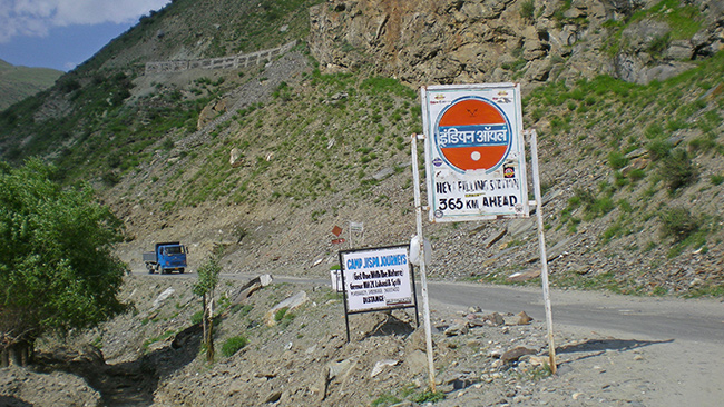 Ladakh Motorcycle Trip - Manali - Tandi Petrol Pump