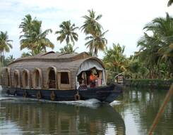 Deluxe Houseboat Cruise Tour From Alleppey To Kumarakom