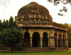 Modern Delhi with Ancient Rust: Guided Half Day Tour
