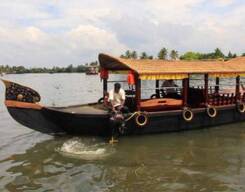 Sunrise Cruise in a Traditional Shikara Boat
