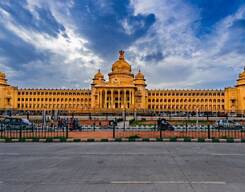 Bangalore City Full Day Guided Sightseeing Tour in A Private Car