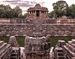 Modhera Sun Temple and Patan Handicraft Guided Tour from Ahmedabad
