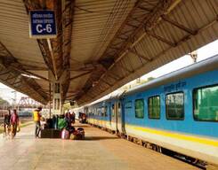 Agra Day Tour by Gatimaan Express Train from Delhi