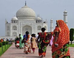 Sunrise at Taj Mahal and Agra Guided Tour from Jaipur
