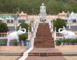 Kumbhoj and Sangli 2 Day Sightseeing Tour from The City of Pune