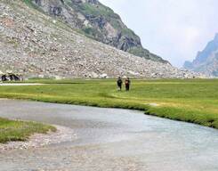 Kalihani Pass with Lake Rani Sui Trek