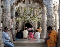 Ranakpur Temple & Kumbhalgarh Fort Guided Day Tour from Udaipur