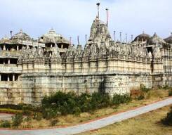 Ranakpur Jain Temple & Kumbhalgarh Fort Day Tour from Udaipur City