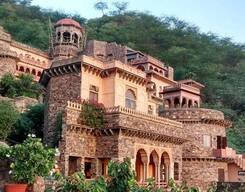 Neemrana Fort Day Tour from Delhi