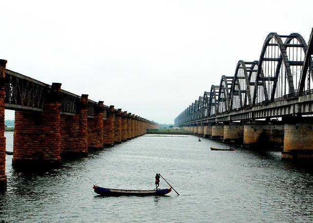Old Godavari Bridge