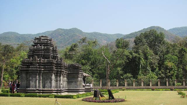 Mahadev Temple, Tambdi Surla