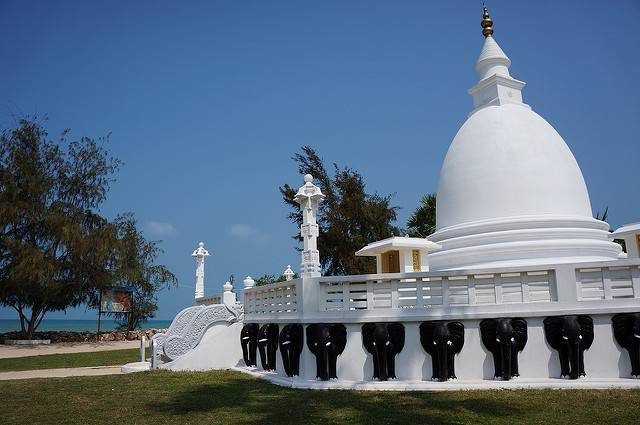 Dambakola Patuna Sangamiththa Temple