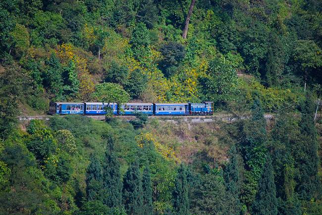Indian Train Journeys - Darjeeling Himalayan Railway