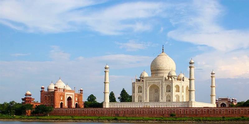 Must-See Landmarks in India - Taj Mahal