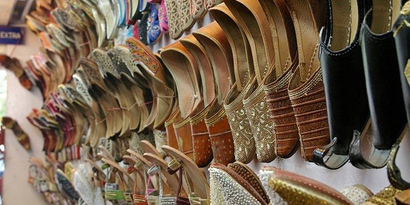 Famous Shopping Streets of India - Delhi